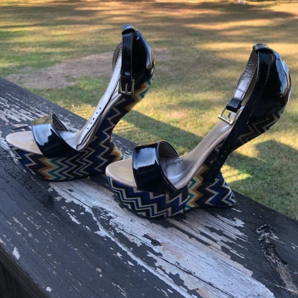 Multiple color heeless